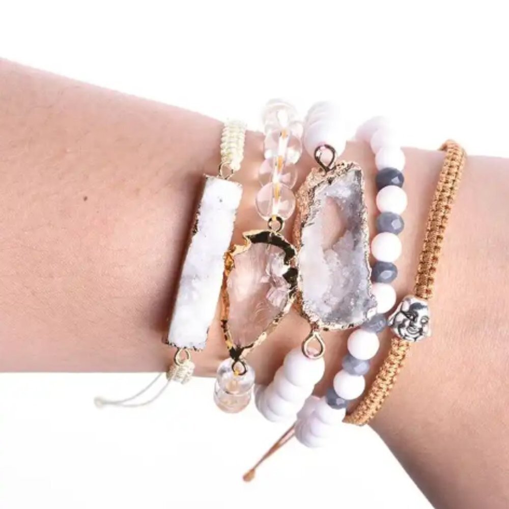 8 pcs Mixed Wholesale Jewelries necklace, earings, bracelets and more. - Picture 11 of 15